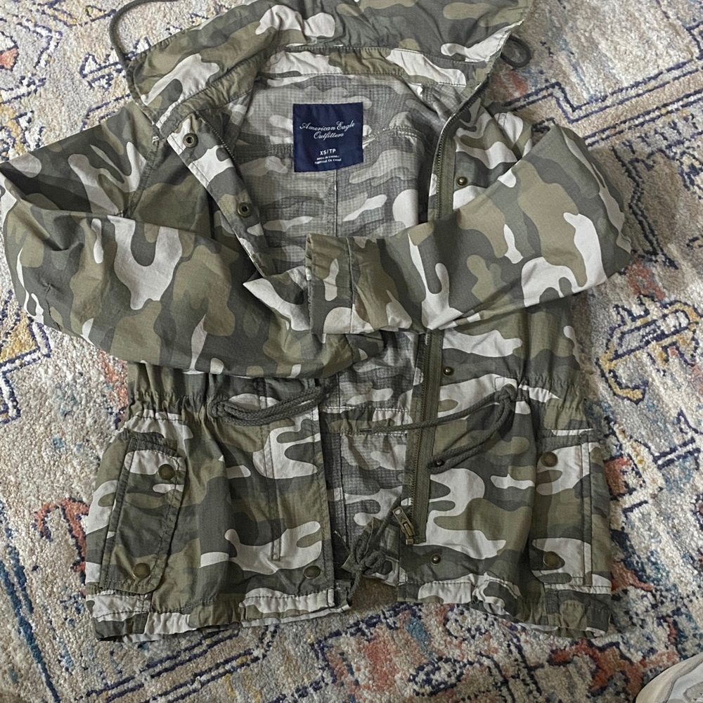American Eagle Outfitters Green Camouflage Kids Raincoat like new